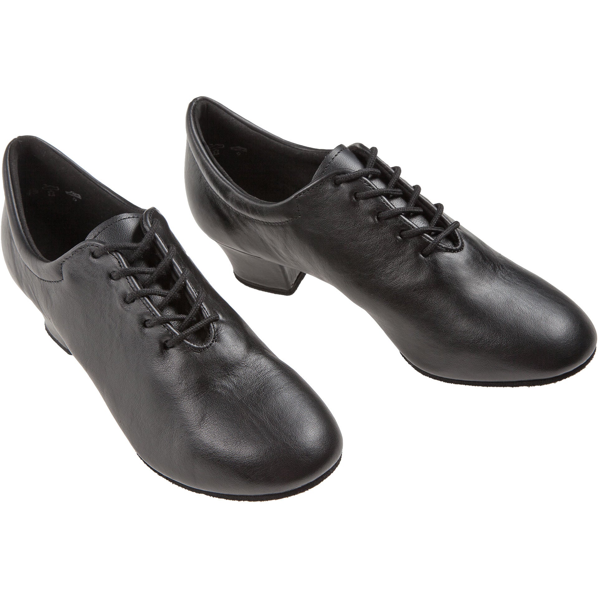 Die schwarzen Ledertanzschuhe 189 von Diamant verfügen über Schnürsenkel, einen niedrigen Absatz und ein Multiflex-Fußbett für zusätzlichen Komfort.